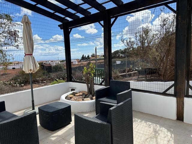 2 bedroom Villa for sale in Los Estancos, Puerto del Rosario with garage - € 360,000 (Ref: 8542265)