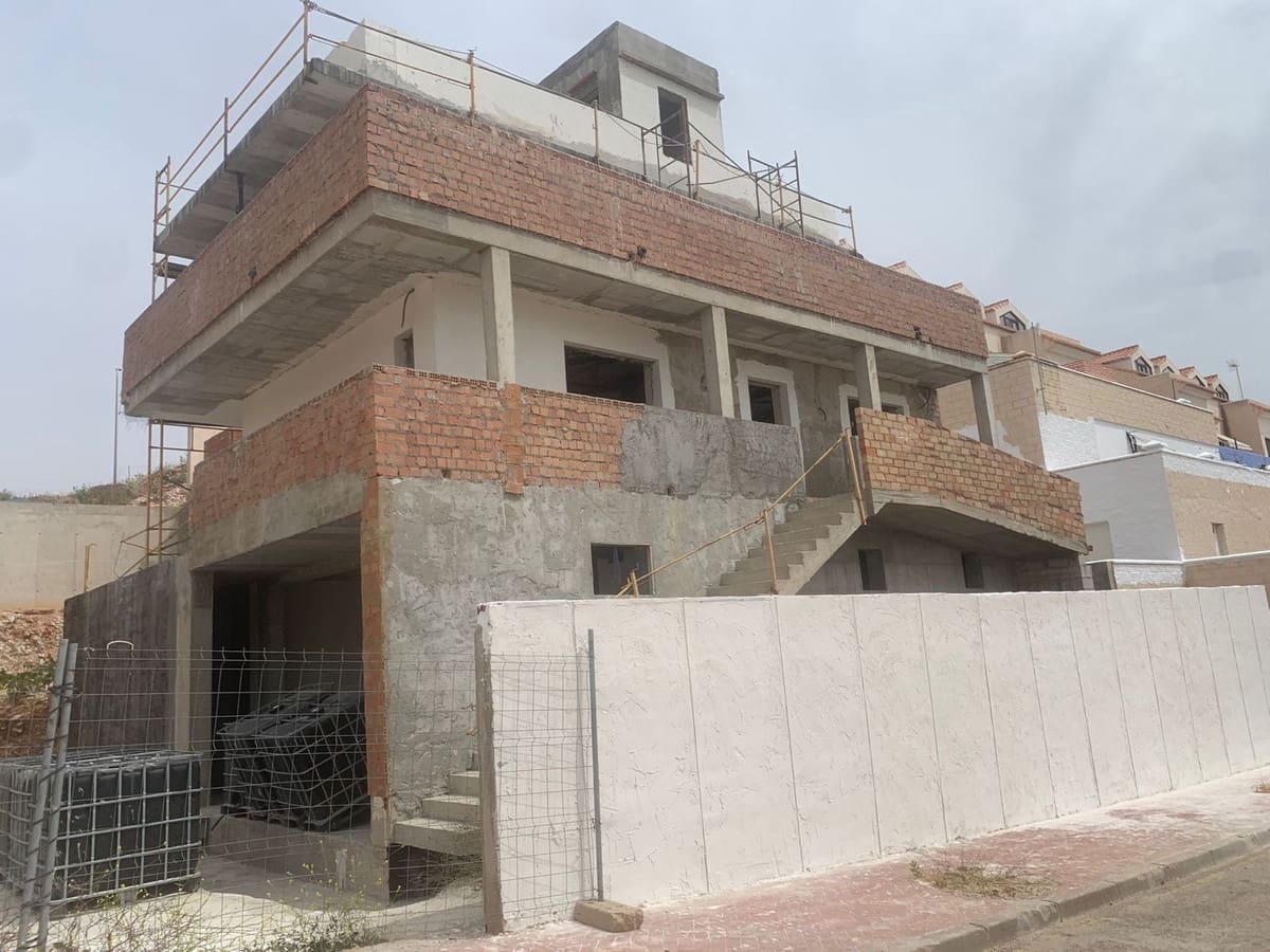 4 sypialnia Willa na sprzedaż w Benalmadena z basenem garażem - 950 000 € (Ref: 8547253)