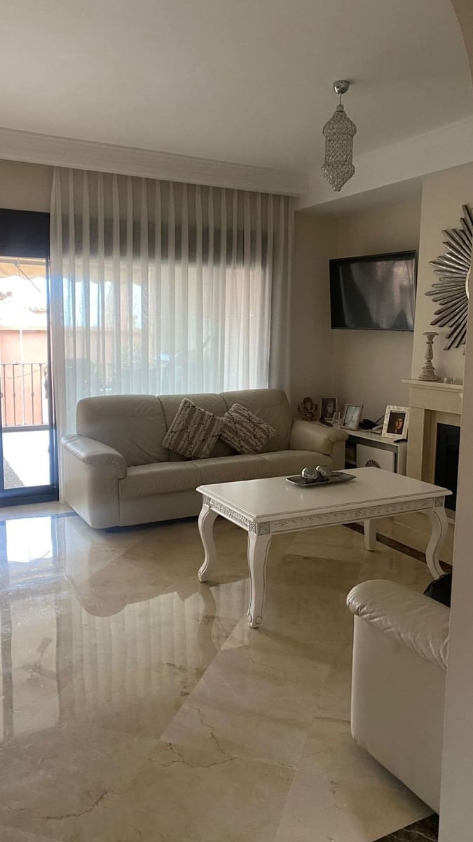 Pareado de 3 habitaciones en New Golden Mile en venta con piscina garaje - 525.000 € (Ref: 8561592)