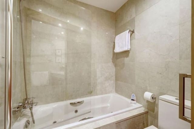 Pareado de 3 habitaciones en New Golden Mile, Estepona en venta con piscina garaje - 525.000 € (Ref: 8561592)