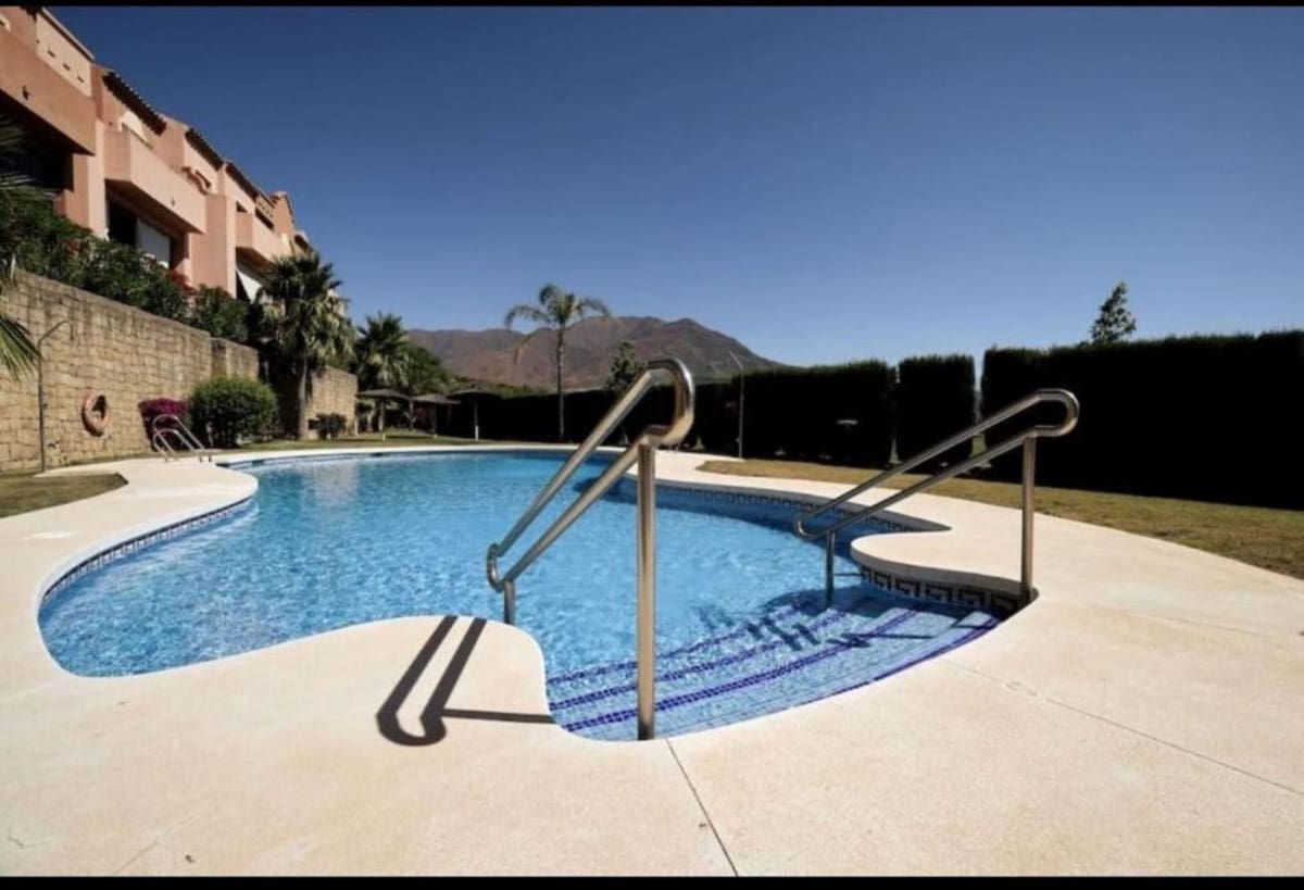 Pareado de 3 habitaciones en New Golden Mile en venta con piscina garaje - 525.000 € (Ref: 8561592)