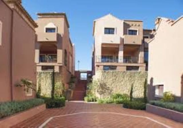 3 soveværelse Semi-Rækkehus til salg i New Golden Mile, Estepona med swimmingpool garage - € 525.000 (Ref: 8561592)