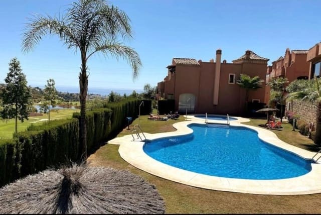 Pareado de 3 habitaciones en New Golden Mile, Estepona en venta con piscina garaje - 525.000 € (Ref: 8561592)