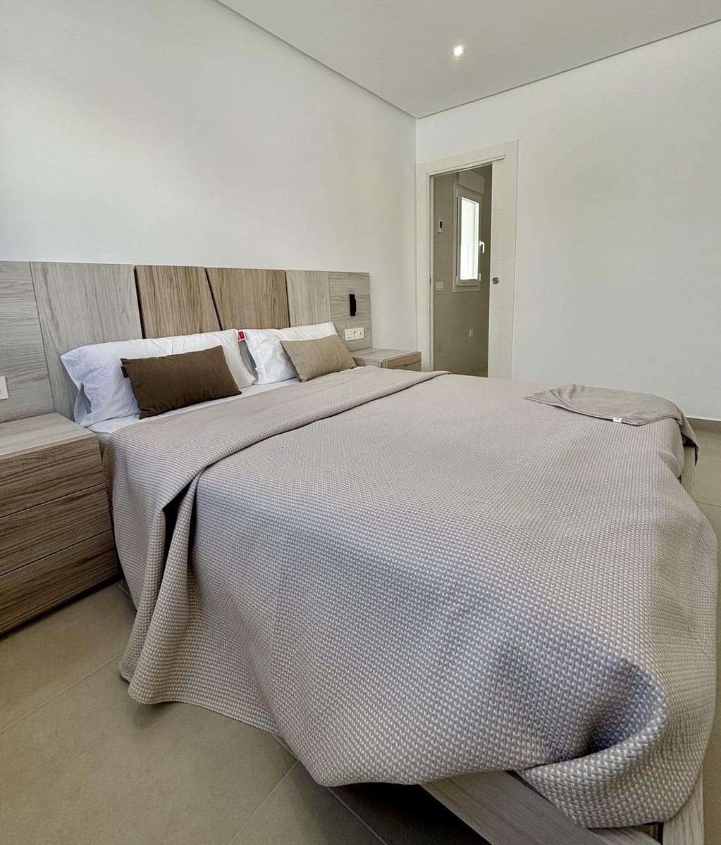 Chalet de 3 habitaciones en Benijófar en venta con piscina - 589.000 € (Ref: 8578234)