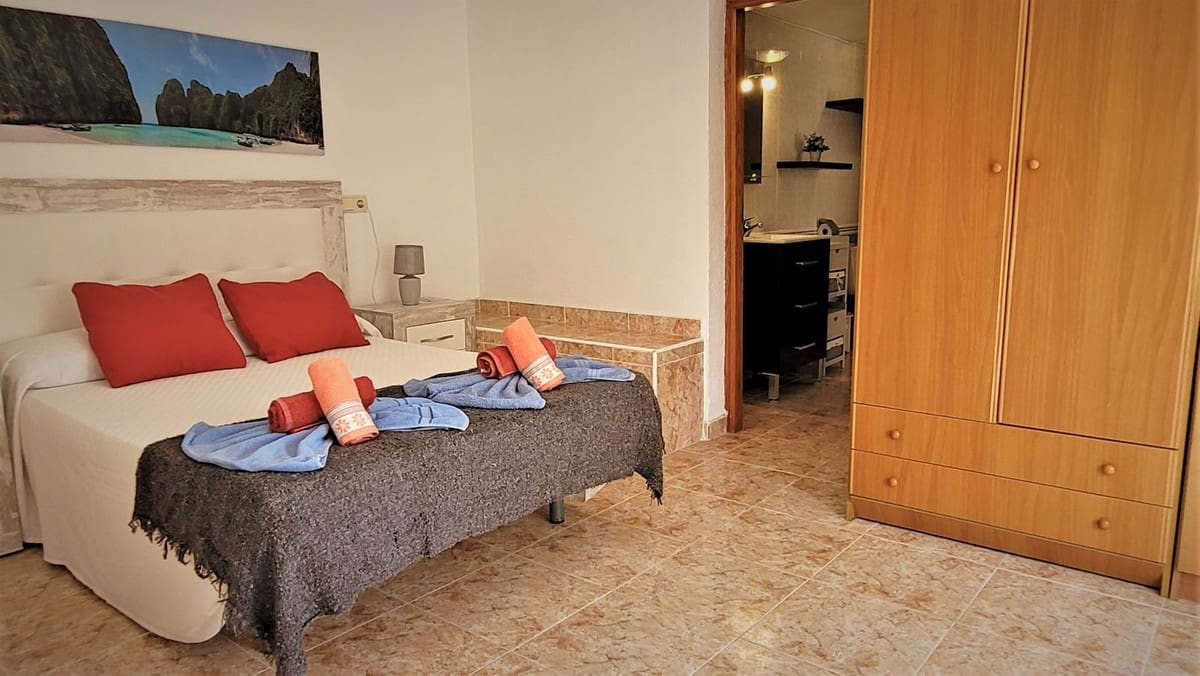 8 bedroom Apartment for sale in Los Balcones with pool garage - € 1,090,000 (Ref: 8580086)