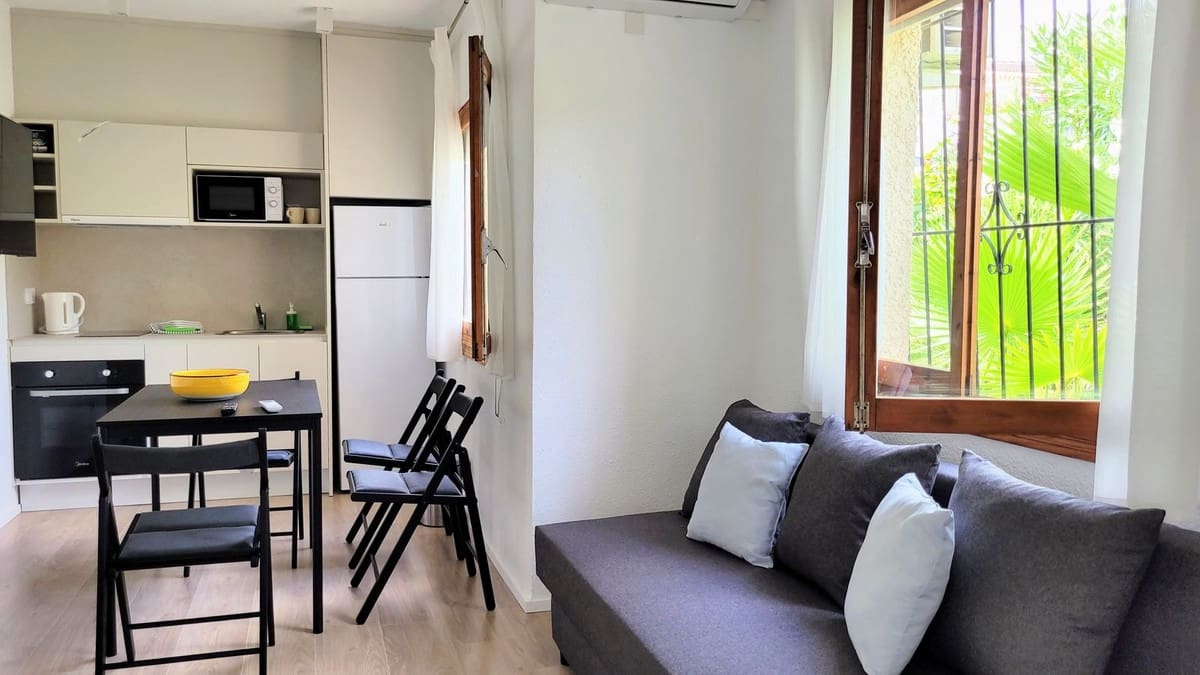 8 bedroom Apartment for sale in Los Balcones with pool garage - € 1,090,000 (Ref: 8580086)