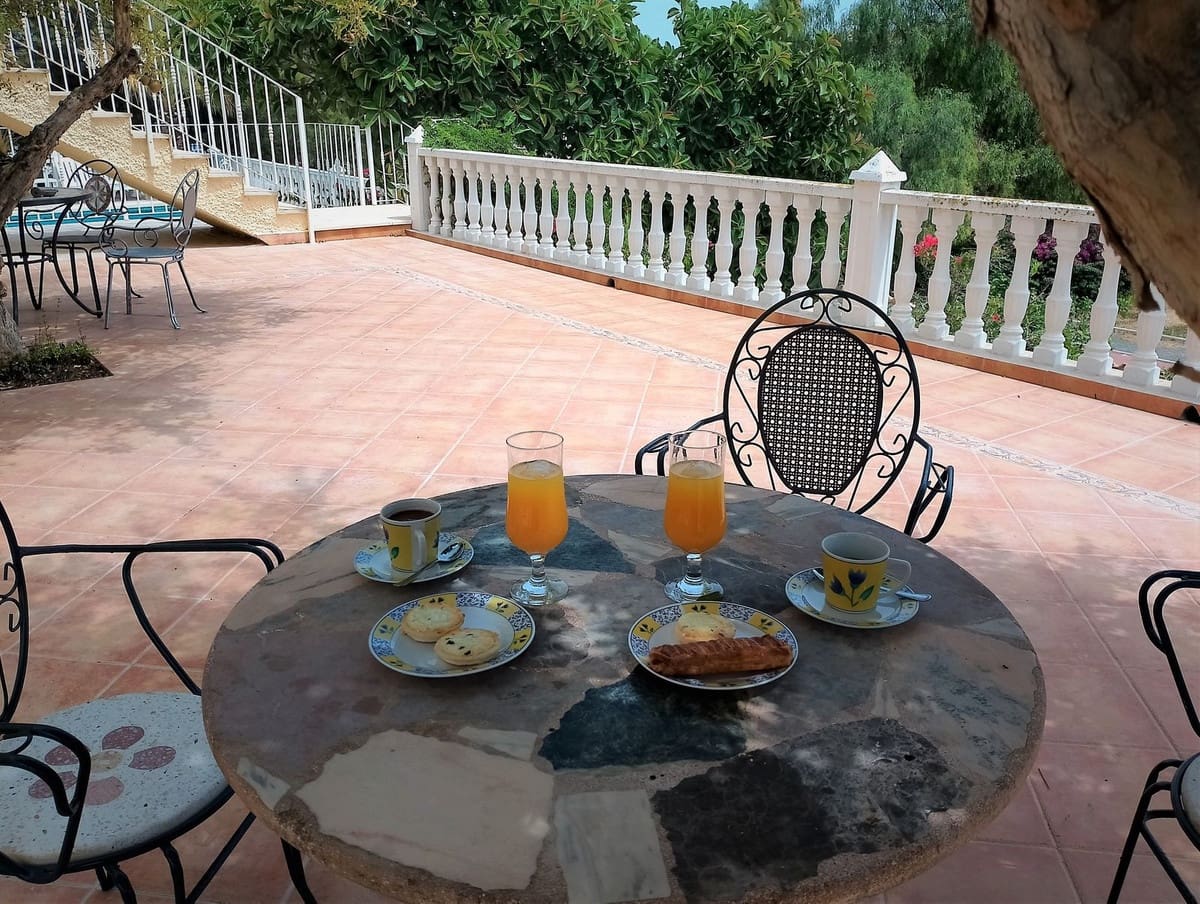 8 bedroom Apartment for sale in Los Balcones with pool garage - € 1,090,000 (Ref: 8580086)