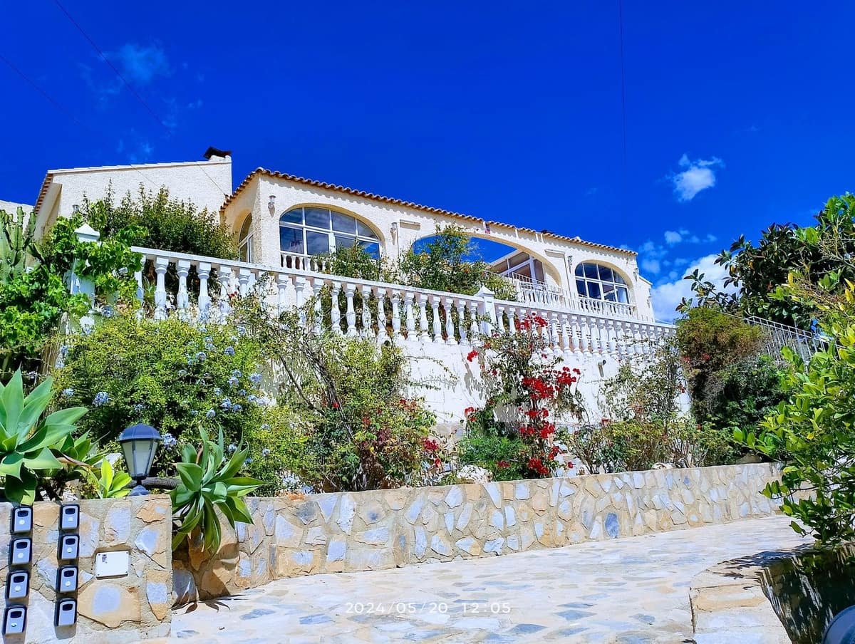 8 bedroom Apartment for sale in Los Balcones with pool garage - € 1,090,000 (Ref: 8580086)