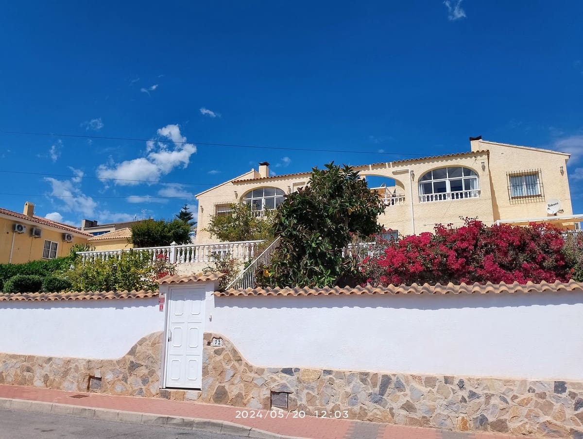8 bedroom Apartment for sale in Los Balcones with pool garage - € 1,090,000 (Ref: 8580086)