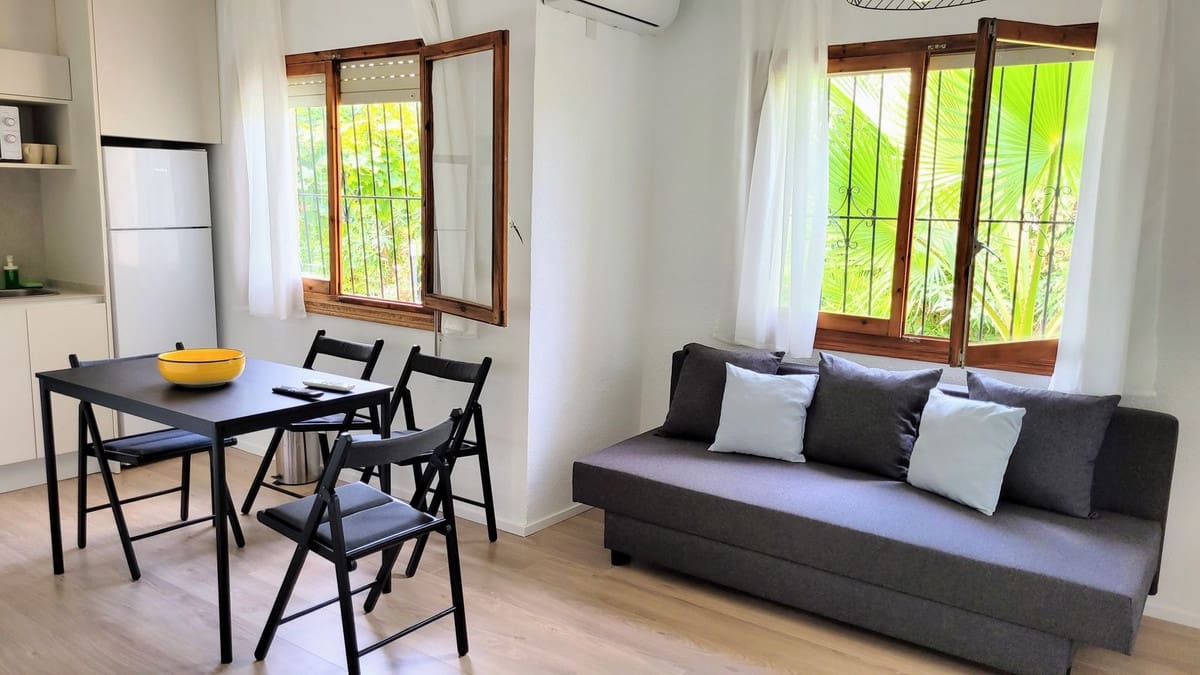 8 bedroom Apartment for sale in Los Balcones with pool garage - € 1,090,000 (Ref: 8580086)