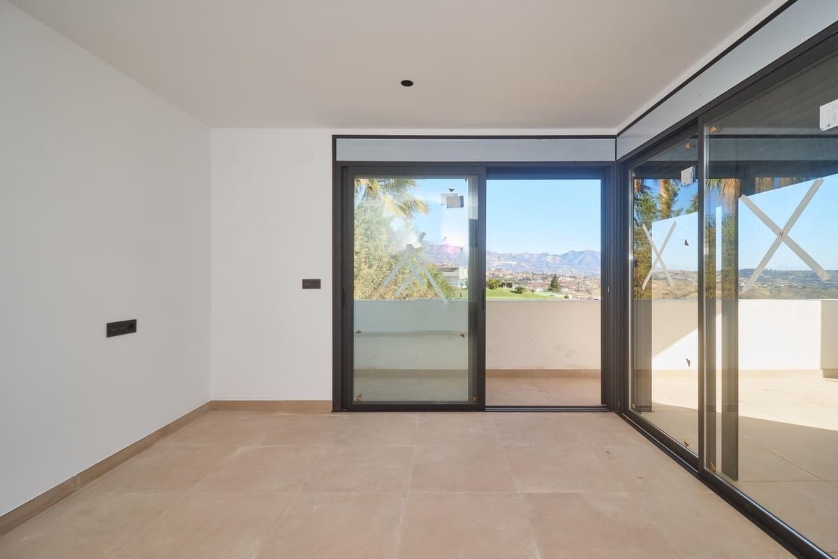 4 bedroom Villa for sale in La Cala de Mijas with pool - € 2,100,000 (Ref: 8591104)