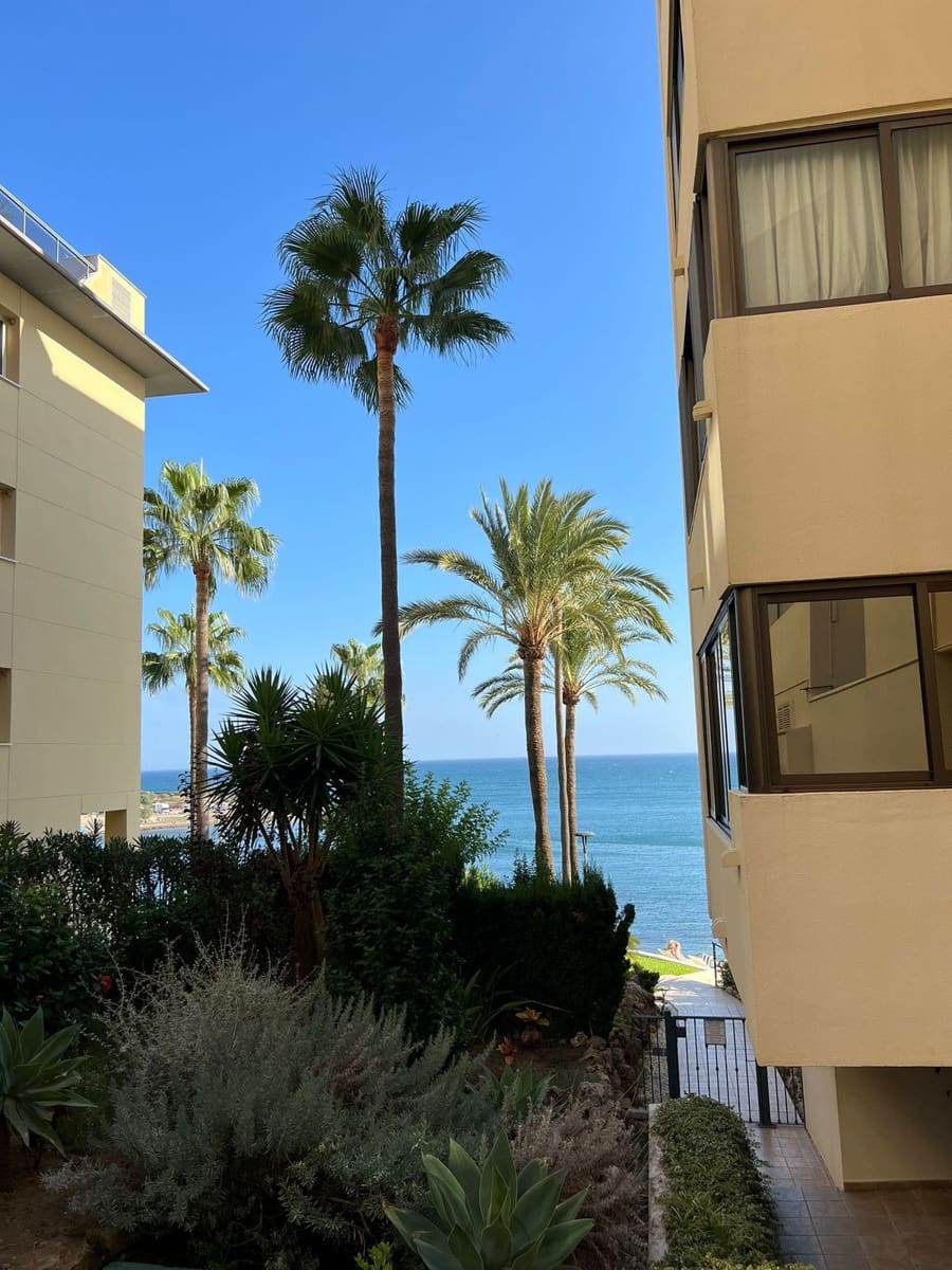 Apartamento de 2 habitaciones en Estepona en venta con piscina garaje - 485.000 € (Ref: 8603916)