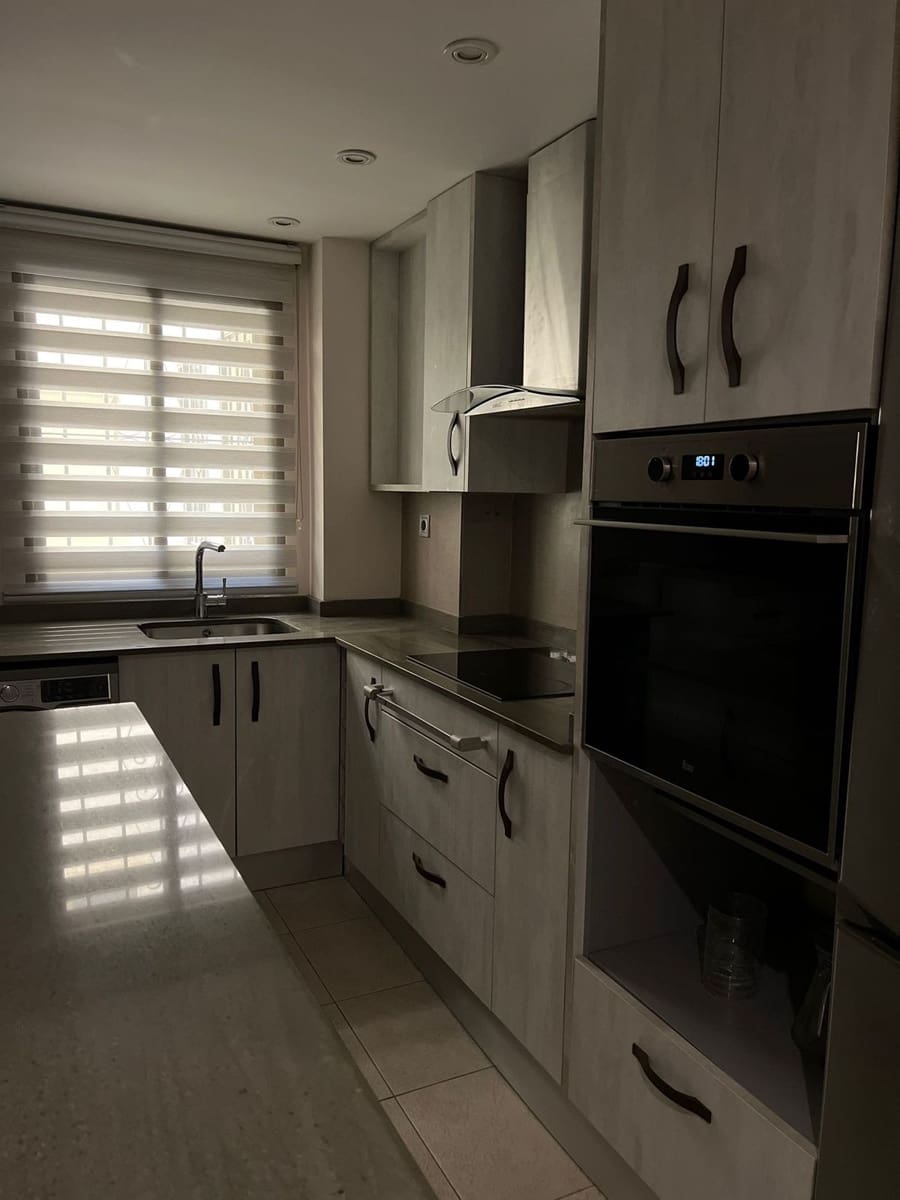 Apartamento de 2 habitaciones en Estepona en venta con piscina garaje - 485.000 € (Ref: 8603916)
