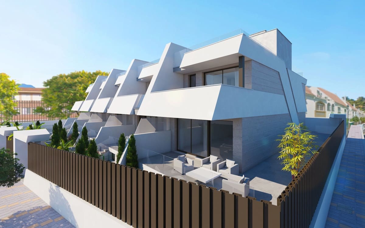 4 makuuhuone Omakotitalo myytävänä paikassa Fuengirola mukana uima-altaan - 970 000 € (Ref: 8608487)