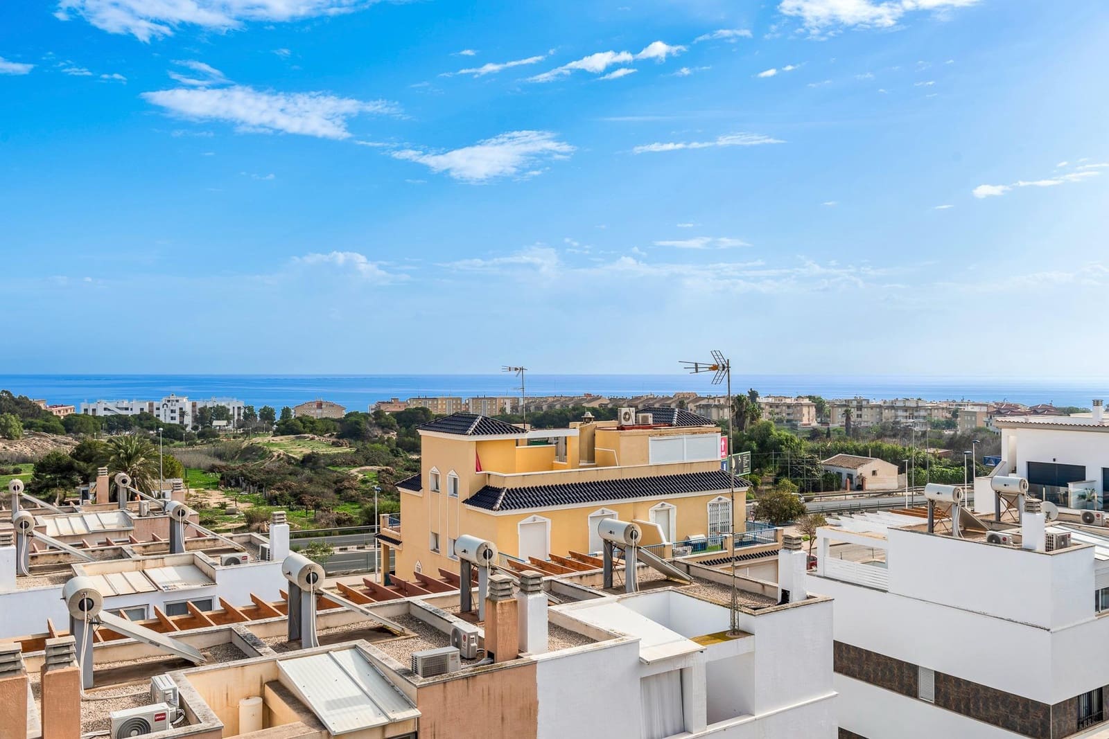 Chalet de 4 habitaciones en Guardamar del Segura en venta con piscina garaje - 507.050 € (Ref: 8616136)