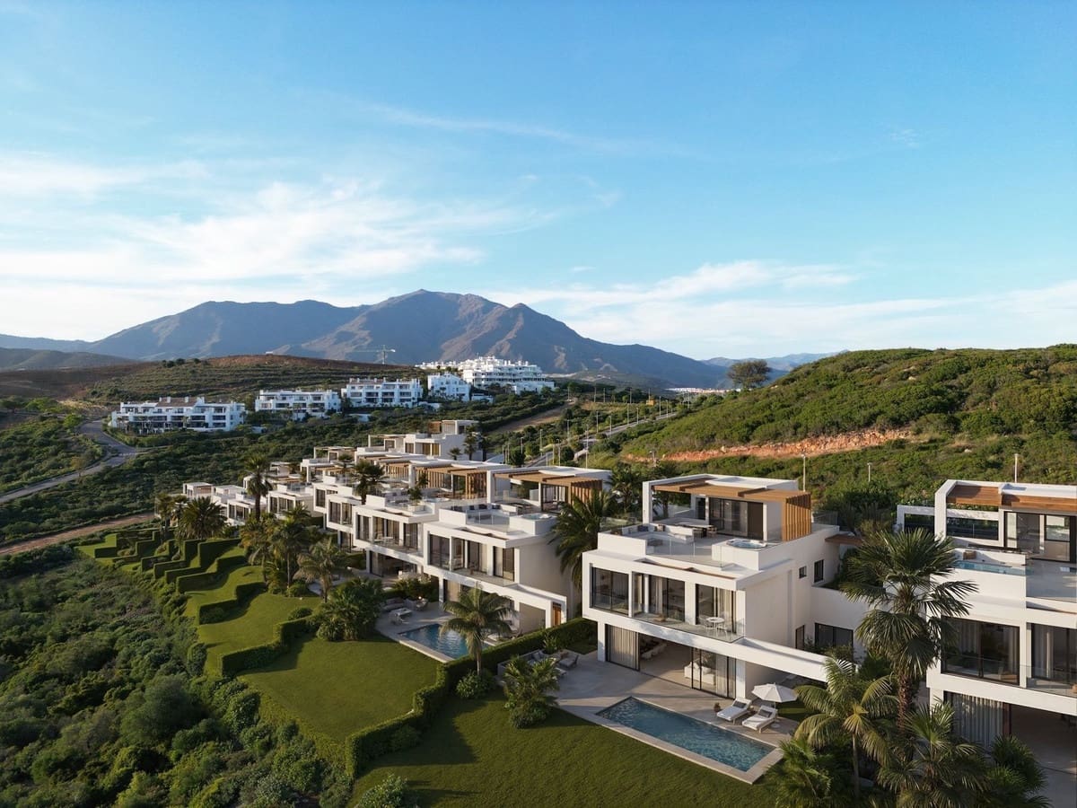 4 bedroom Villa for sale in Bahia de Casares with pool garage - € 2,150,000 (Ref: 8619942)