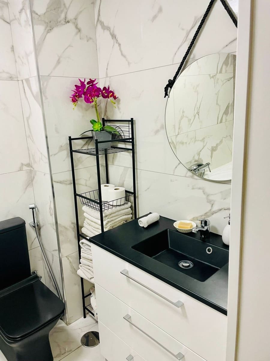 Apartamento de 2 habitaciones en Estepona en venta con piscina - 379.000 € (Ref: 8622818)