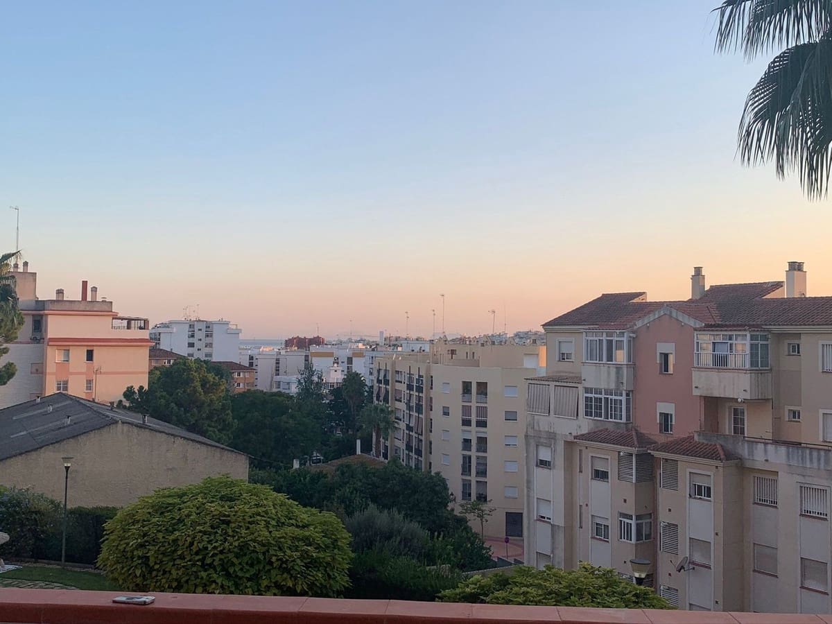 Apartamento de 2 habitaciones en Estepona en venta con piscina - 379.000 € (Ref: 8622818)