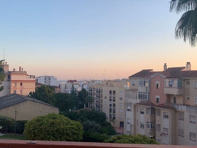 Apartamento de 2 habitaciones en Estepona en venta con piscina - 379.000 € (Ref: 8622818)