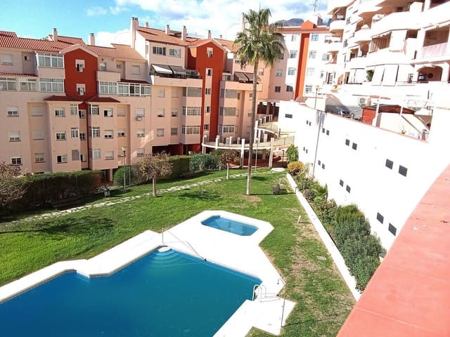Apartamento de 2 habitaciones en Estepona en venta con piscina - 379.000 € (Ref: 8622818)