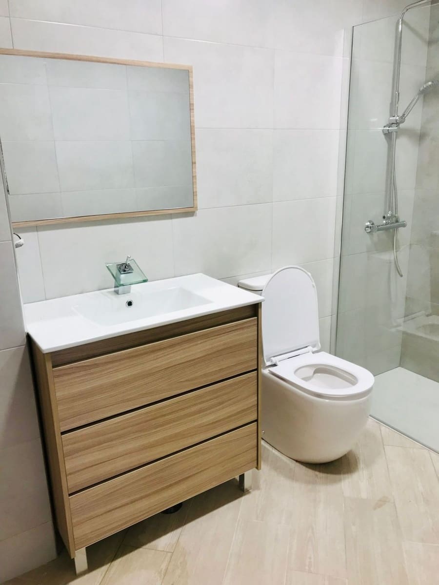 Apartamento de 2 habitaciones en Estepona en venta con piscina - 379.000 € (Ref: 8622818)