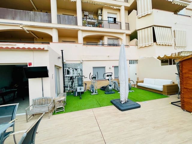 Apartamento de 2 habitaciones en Estepona en venta con piscina - 379.000 € (Ref: 8622818)