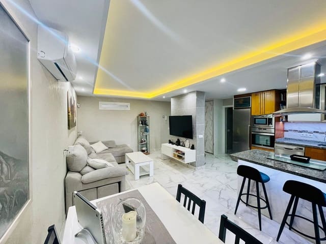 Apartamento de 2 habitaciones en Estepona en venta con piscina - 379.000 € (Ref: 8622818)