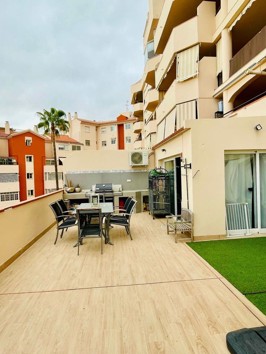 Apartamento de 2 habitaciones en Estepona en venta con piscina - 379.000 € (Ref: 8622818)