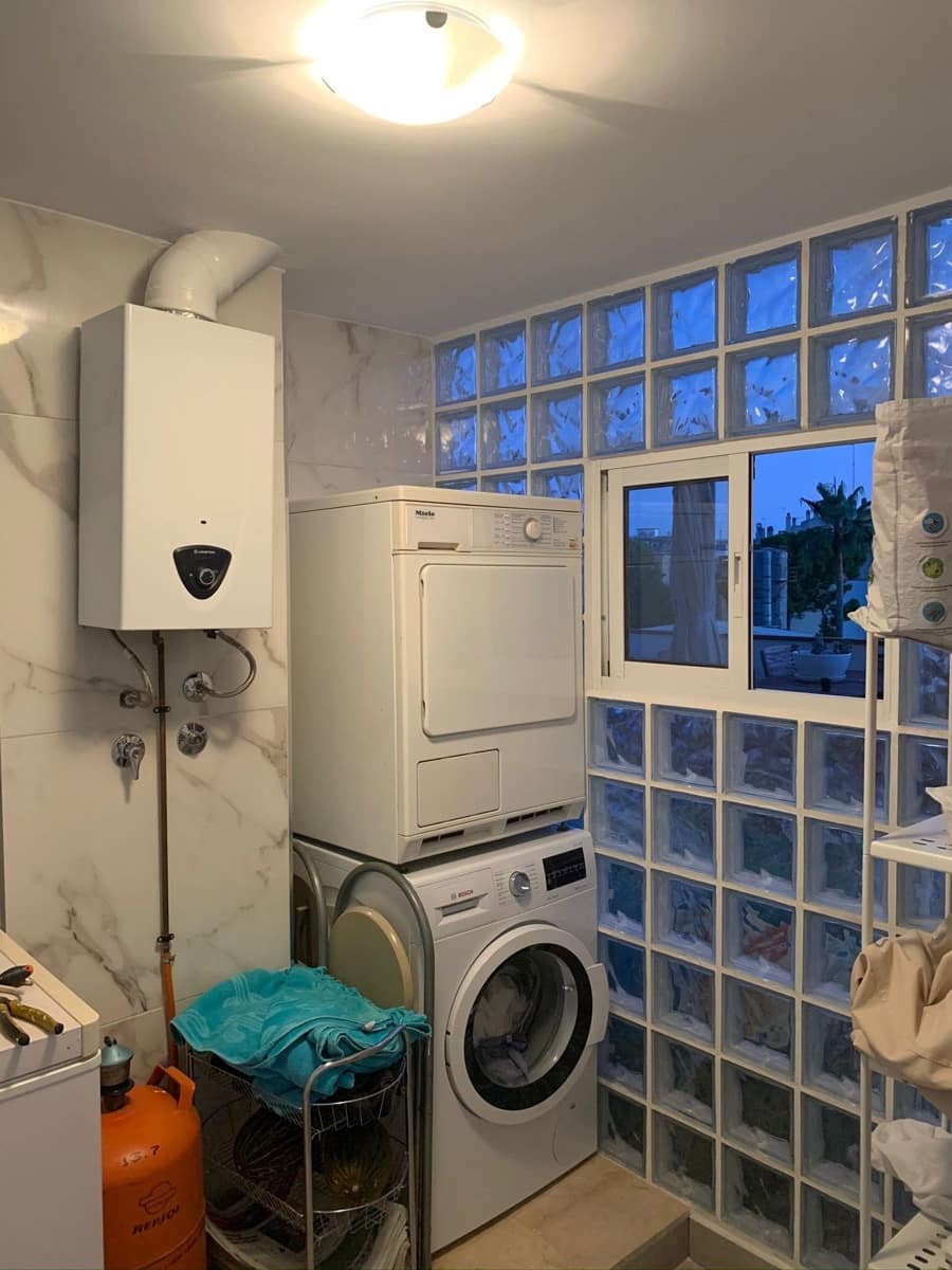 Apartamento de 2 habitaciones en Estepona en venta con piscina - 379.000 € (Ref: 8622818)