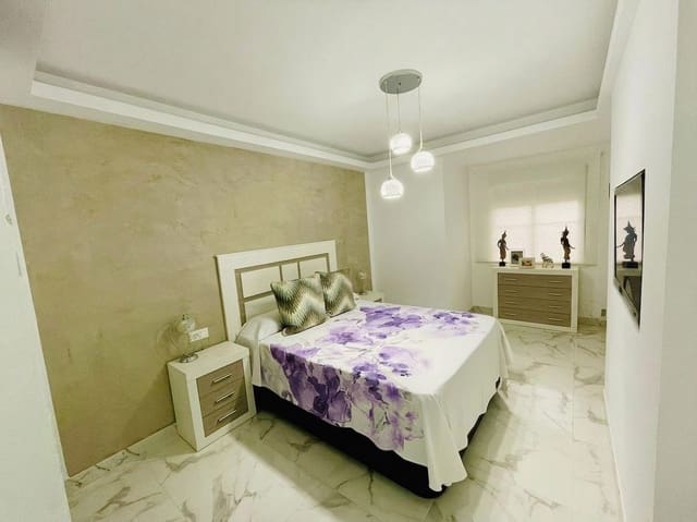 Apartamento de 2 habitaciones en Centro, Estepona en venta - 379.000 € (Ref: 8622818)