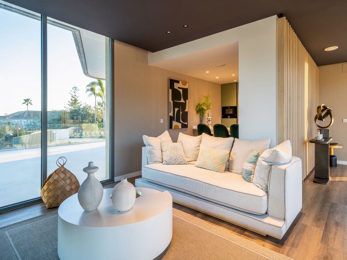 4 bedroom Villa for sale in La Cala de Mijas with pool - € 1,069,000 (Ref: 8641025)