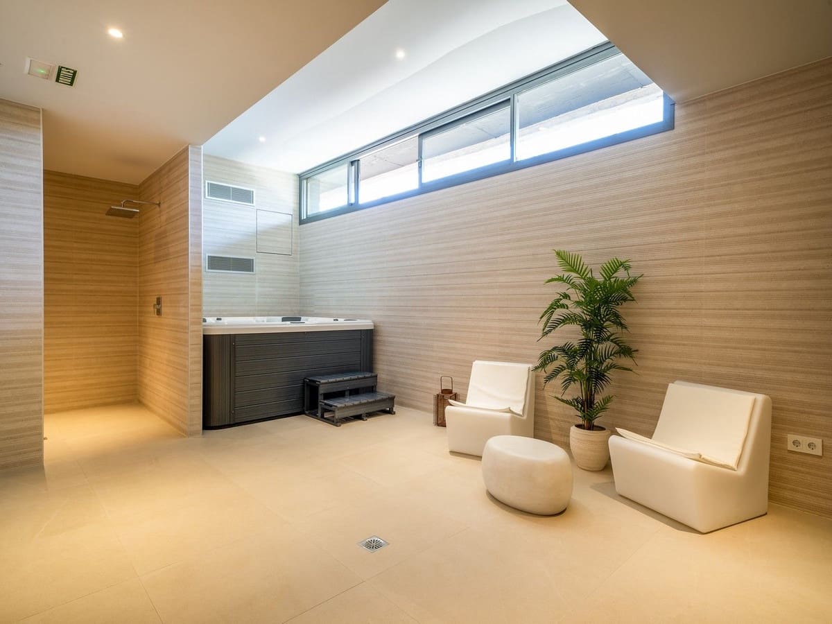 4 soveværelse Byhus til salg i La Cala de Mijas med swimmingpool - € 1.069.000 (Ref: 8641027)