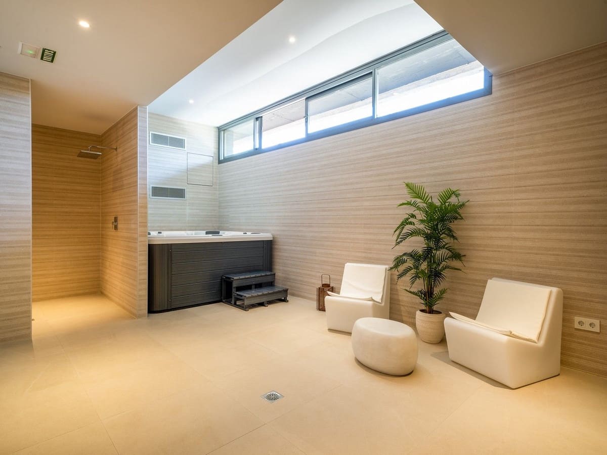 Casa de 4 habitaciones en Mijas Costa en venta con piscina - 1.069.000 € (Ref: 8641028)