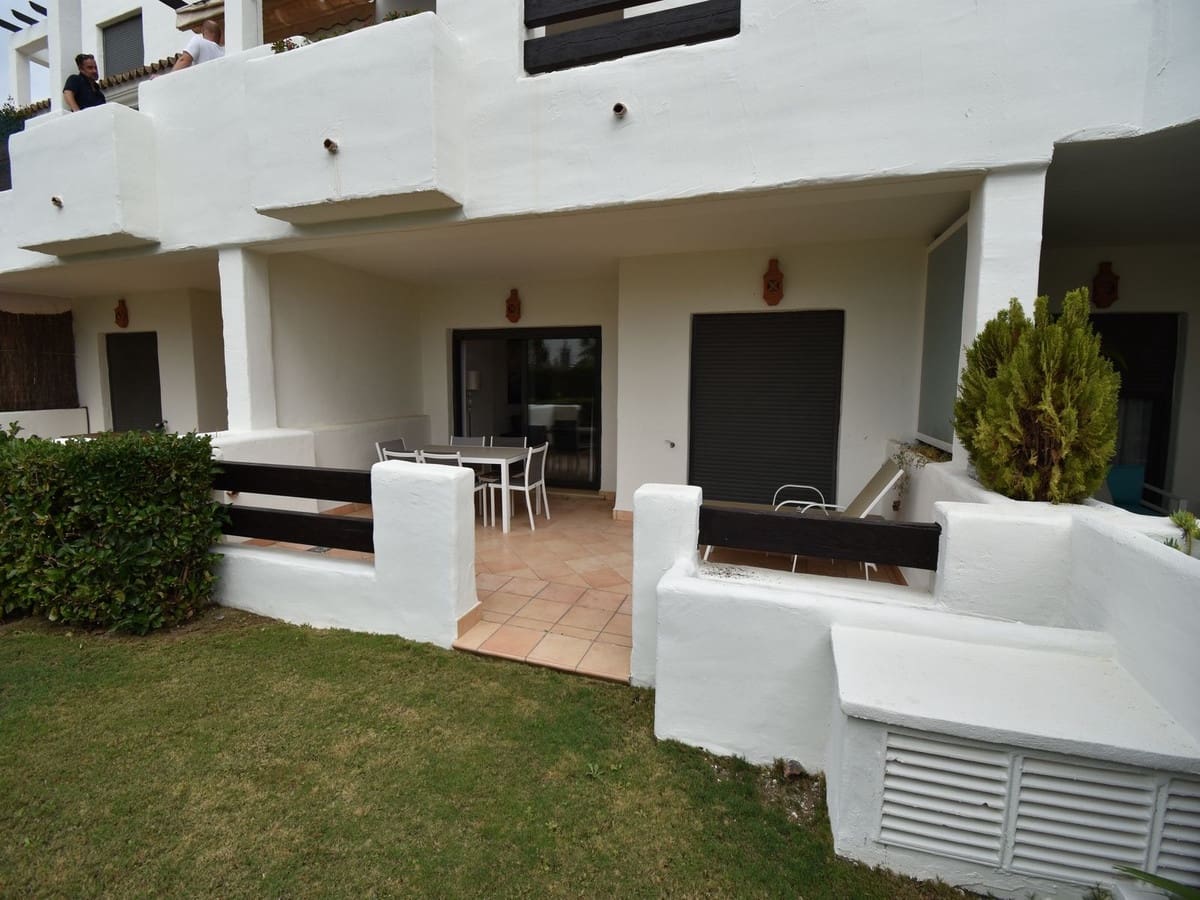 2 bedroom Apartment for sale in Estepona with pool garage - € 365,000 (Ref: 8648284)