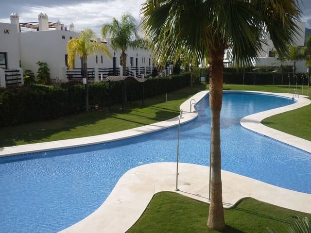 Apartamento de 2 habitaciones en Estepona en venta con piscina garaje - 365.000 € (Ref: 8648284)