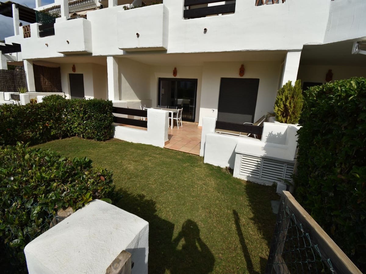 Apartamento de 2 habitaciones en Estepona en venta con piscina garaje - 365.000 € (Ref: 8648284)