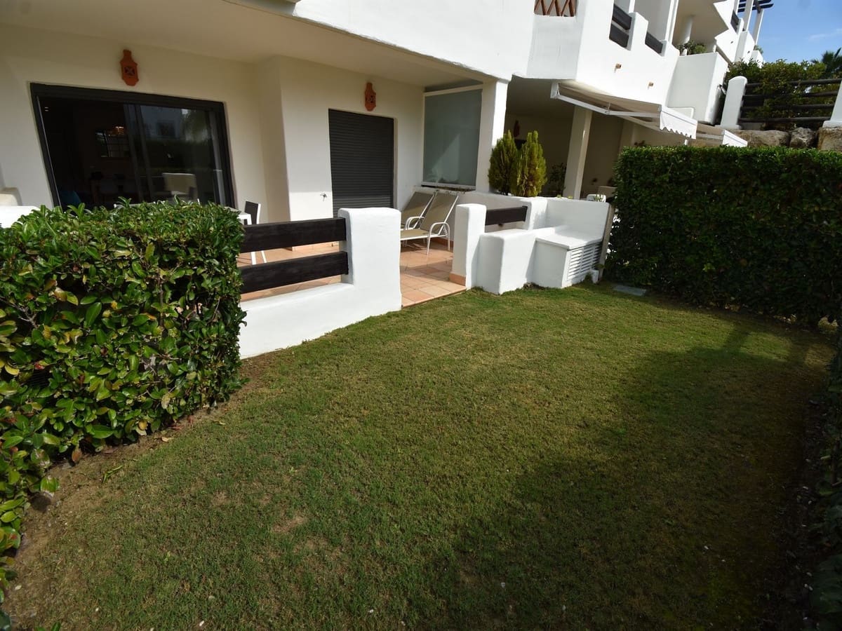 Apartamento de 2 habitaciones en Estepona en venta con piscina garaje - 365.000 € (Ref: 8648284)