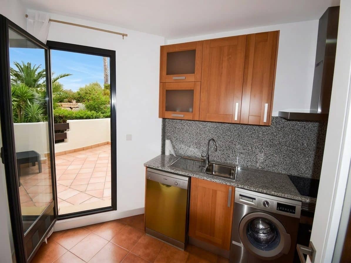 2 makuuhuone Huoneisto myytävänä paikassa Estepona mukana uima-altaan - 365 000 € (Ref: 8648284)