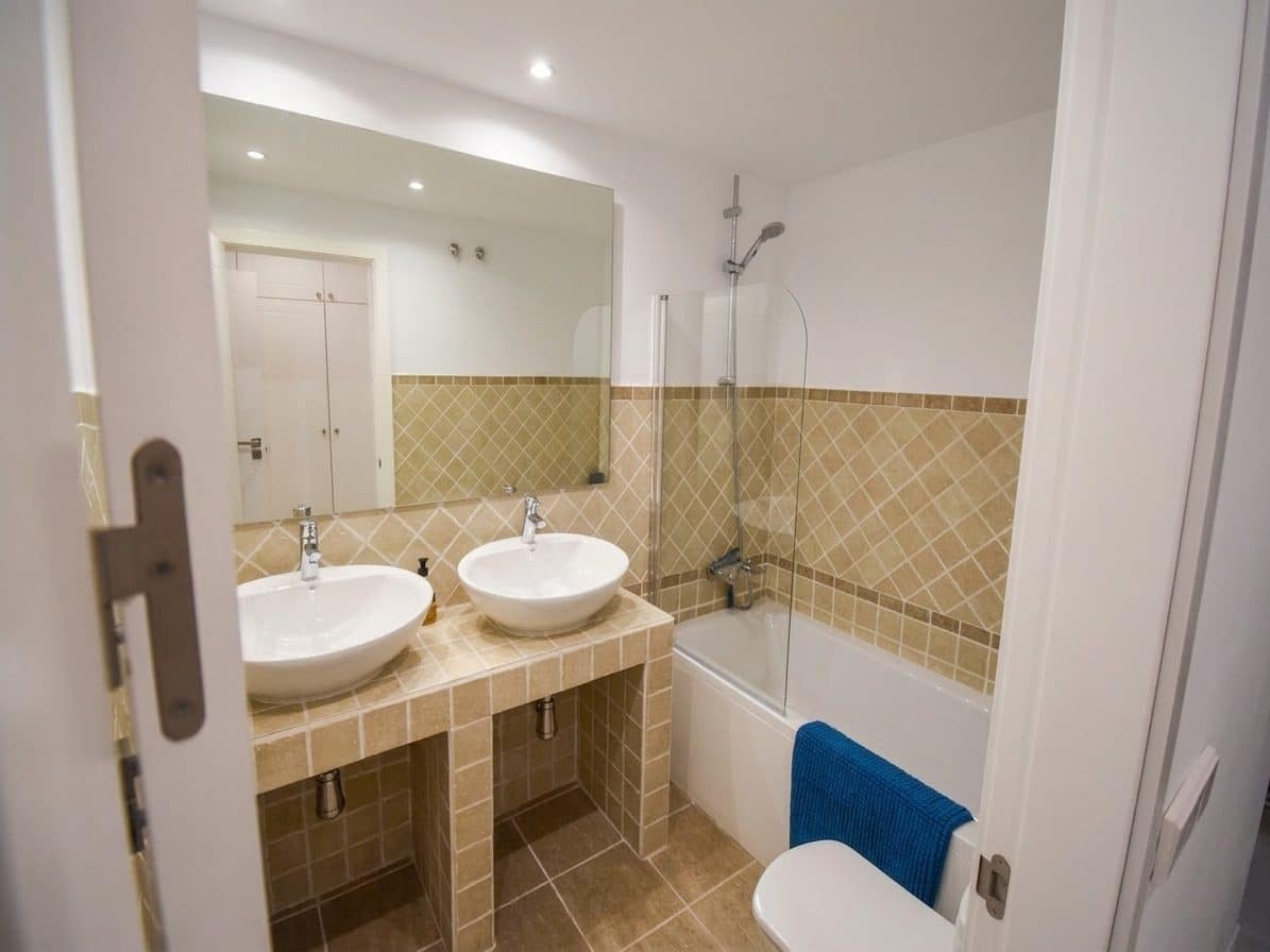 2 makuuhuone Huoneisto myytävänä paikassa Estepona mukana uima-altaan - 365 000 € (Ref: 8648284)