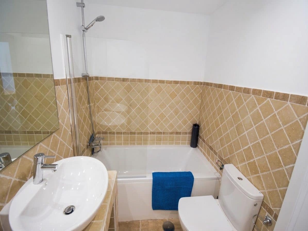 2 makuuhuone Huoneisto myytävänä paikassa Estepona mukana uima-altaan - 365 000 € (Ref: 8648284)