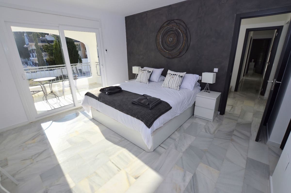 Chalet de 6 habitaciones en Benalmadena Costa en venta con piscina - 1.450.000 € (Ref: 8668359)