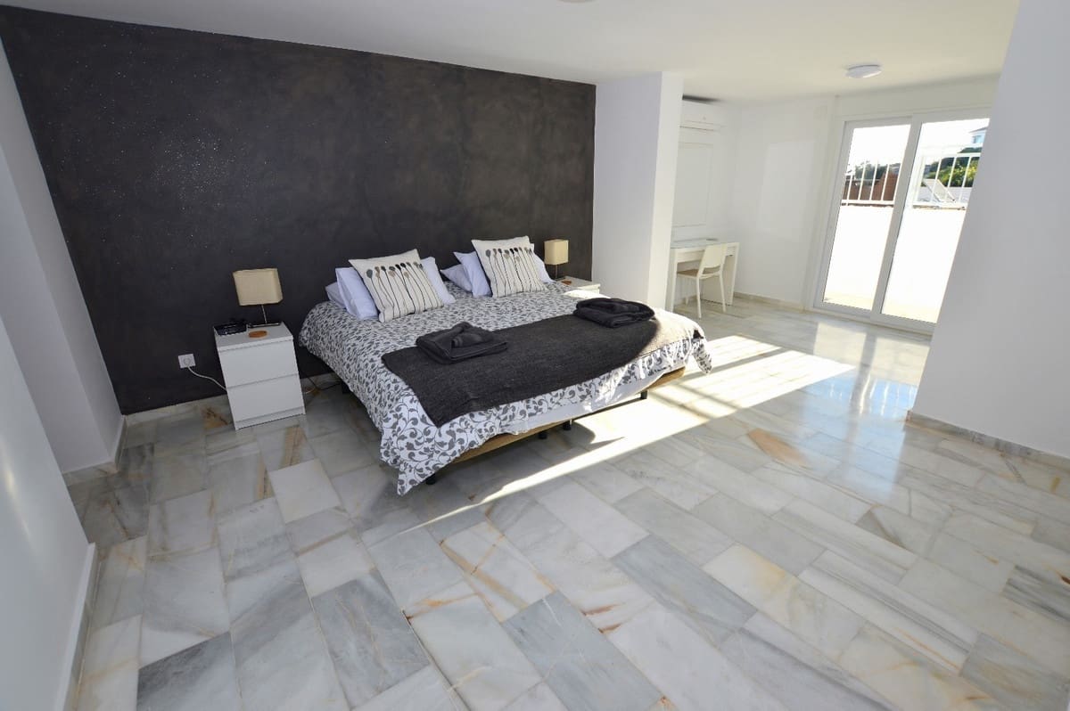 Chalet de 6 habitaciones en Benalmadena Costa en venta con piscina - 1.450.000 € (Ref: 8668359)