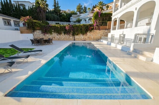 6 slaapkamer Villa te koop in Benalmadena Costa, Benalmádena met zwembad - € 1.450.000 (Ref: 8668359)