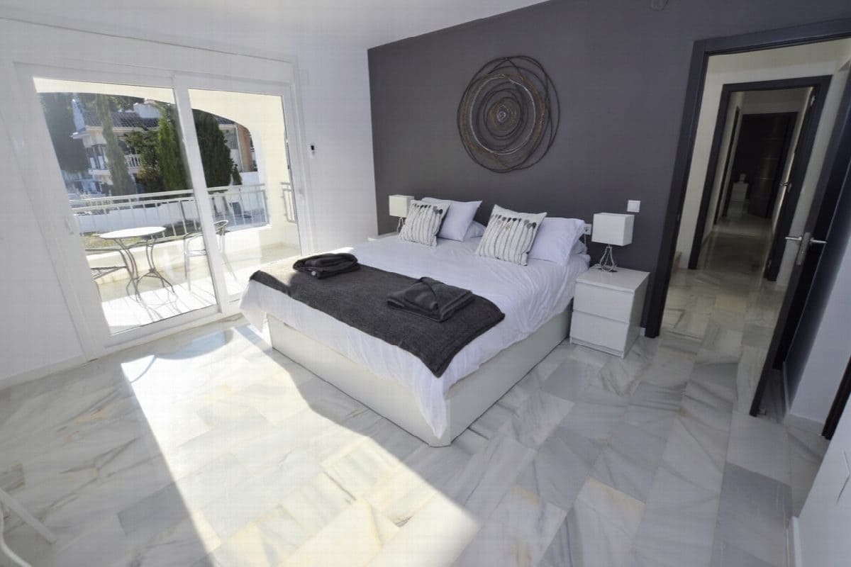 6 soveværelse Villa til salg i Benalmadena Costa med swimmingpool - € 1.450.000 (Ref: 8668359)