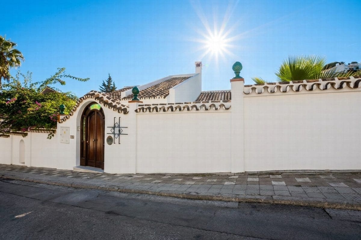 6 soveværelse Villa til salg i Benalmadena Costa med swimmingpool - € 1.450.000 (Ref: 8668359)