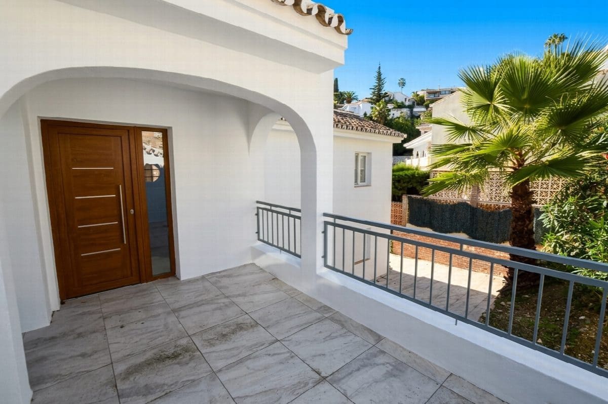 6 soveværelse Villa til salg i Benalmadena Costa med swimmingpool - € 1.450.000 (Ref: 8668359)