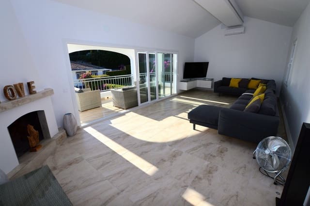 6 slaapkamer Villa te koop in Benalmadena Costa, Benalmádena met zwembad - € 1.450.000 (Ref: 8668360)