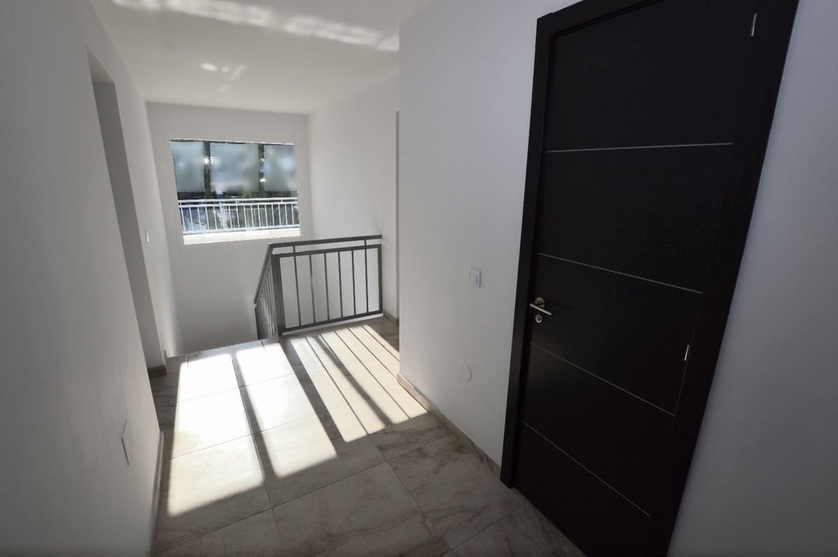 6 makuuhuone Huvila myytävänä paikassa Benalmadena Costa mukana uima-altaan - 1 450 000 € (Ref: 8668360)