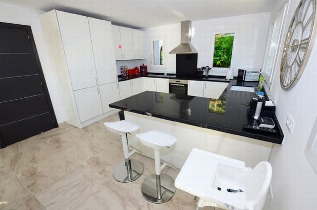 6 slaapkamer Villa te koop in Benalmadena Costa, Benalmádena met zwembad - € 1.450.000 (Ref: 8668360)