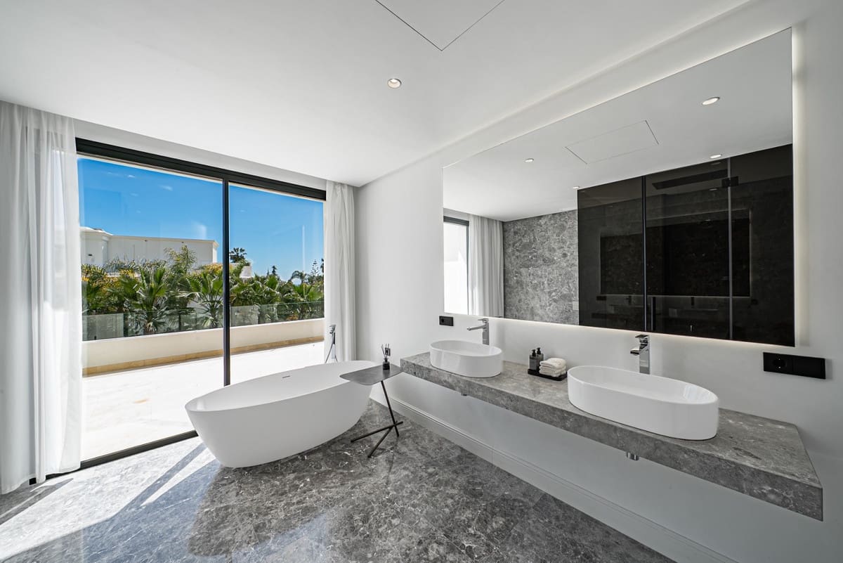 6 quarto Moradia para venda em Golden Mile com piscina - 6 400 000 € (Ref: 8703029)